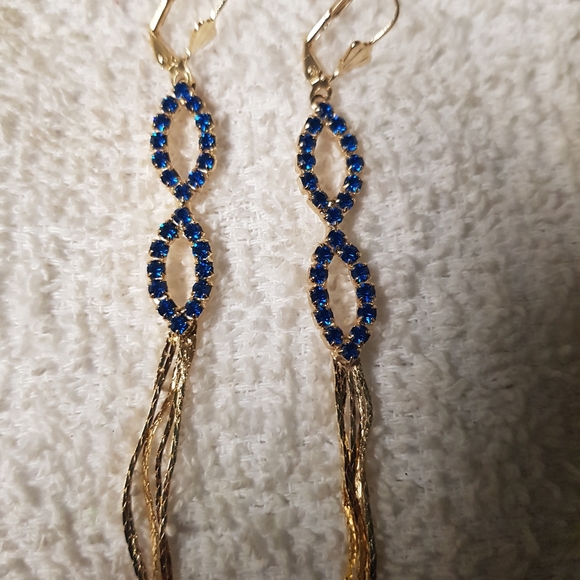 Earrings - Picture 1 of 2
